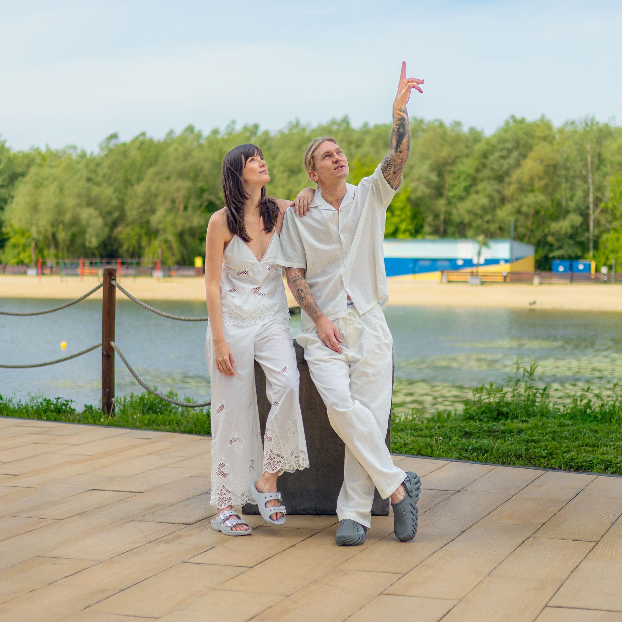 Crocs – stylizacje na co dzień i nie tylko. Pomysły na look z charakterem