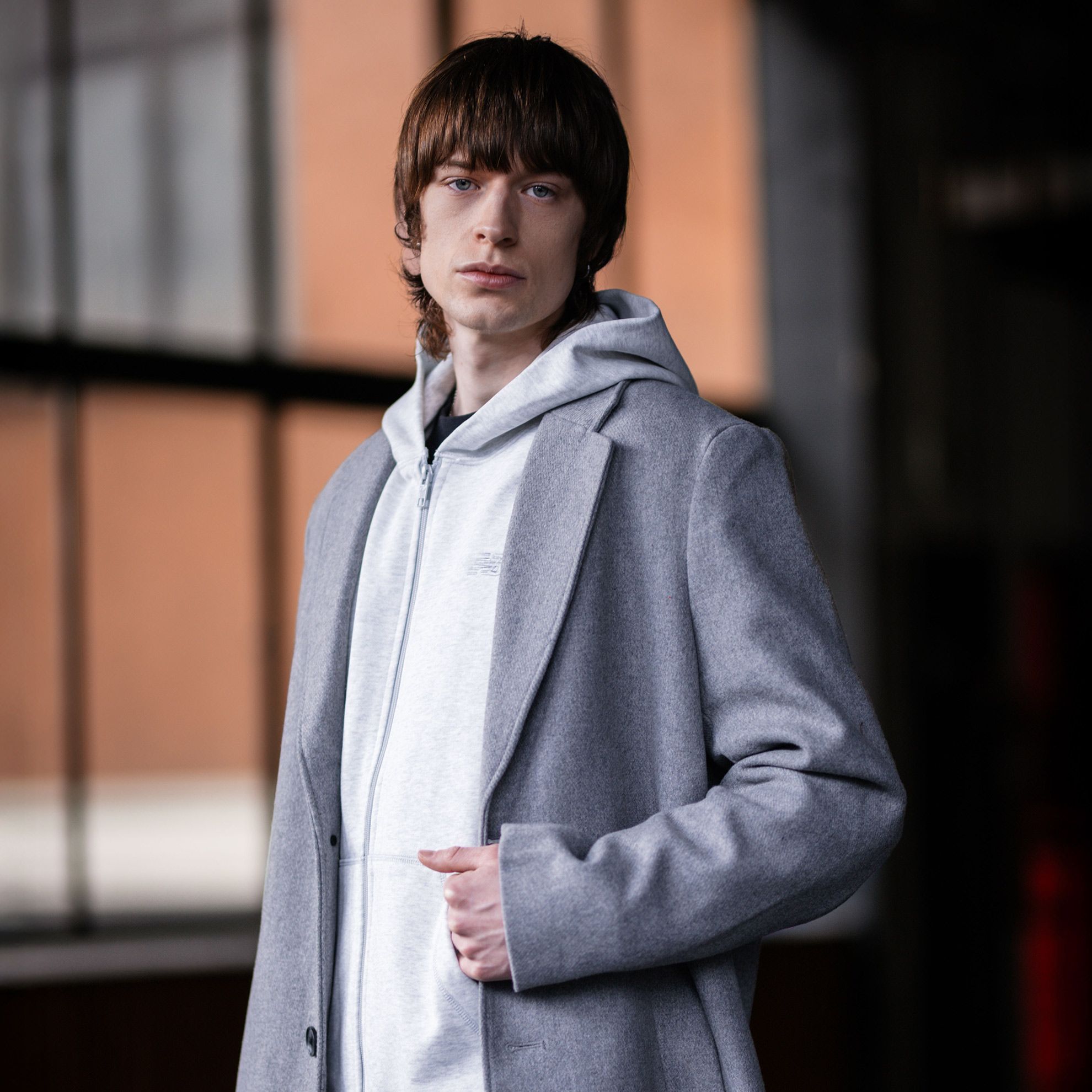 Jakie sneakersy do płaszcza i kurtki zimowej? TOP modele i inspiracje na zimę 2026