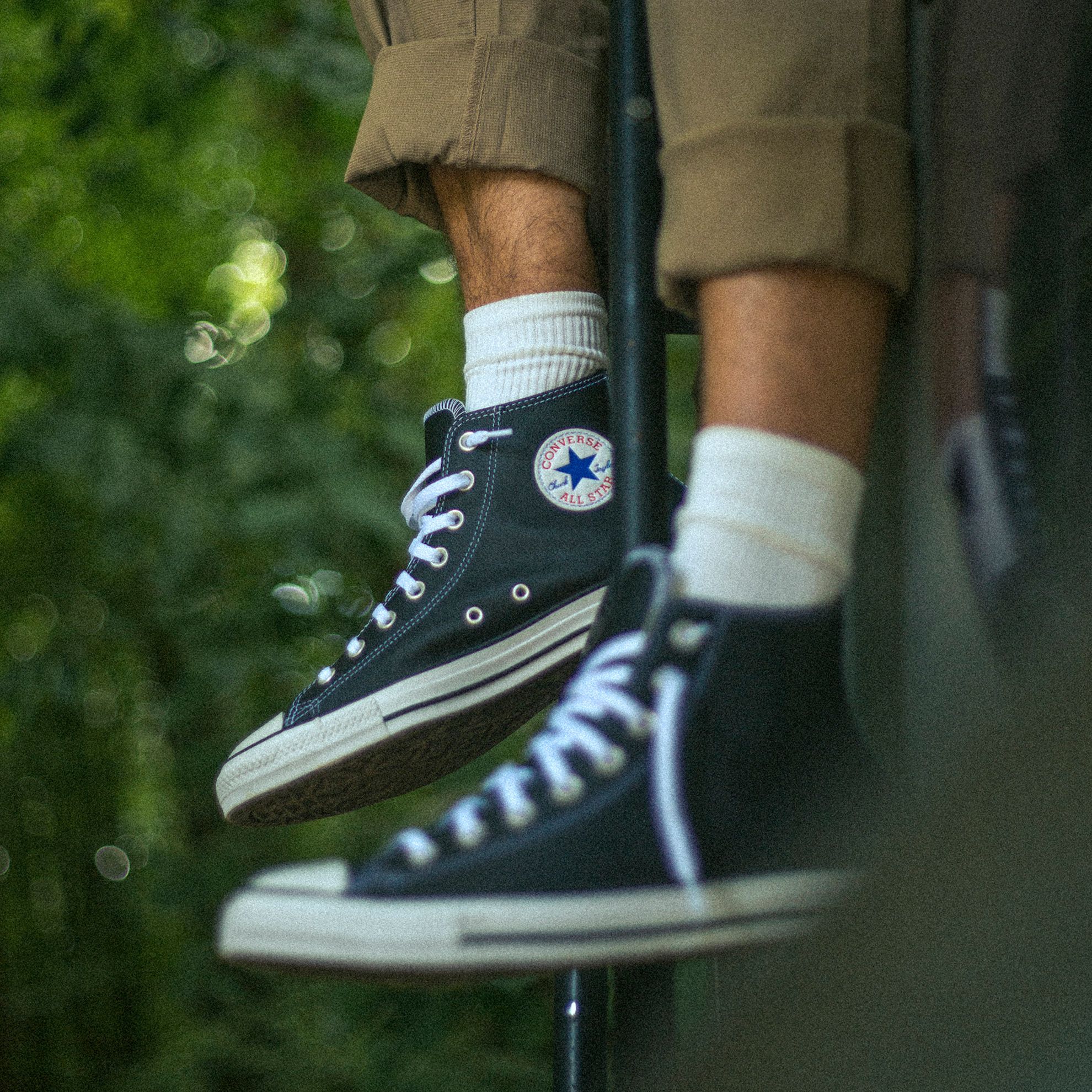 Trampki po przejściach? Zobacz, jak prać Converse i przywrócić im drugie życie
