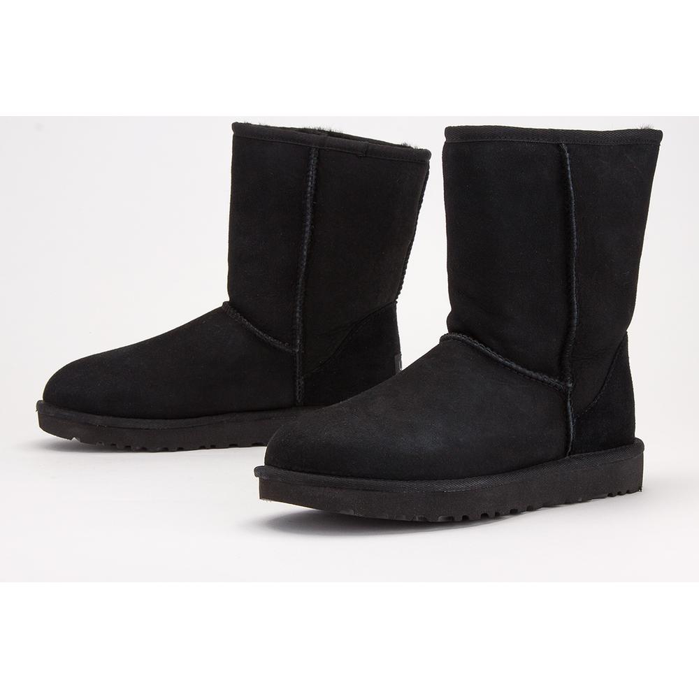 UGG W CLASSIC SHORT II > 1016223-BLK