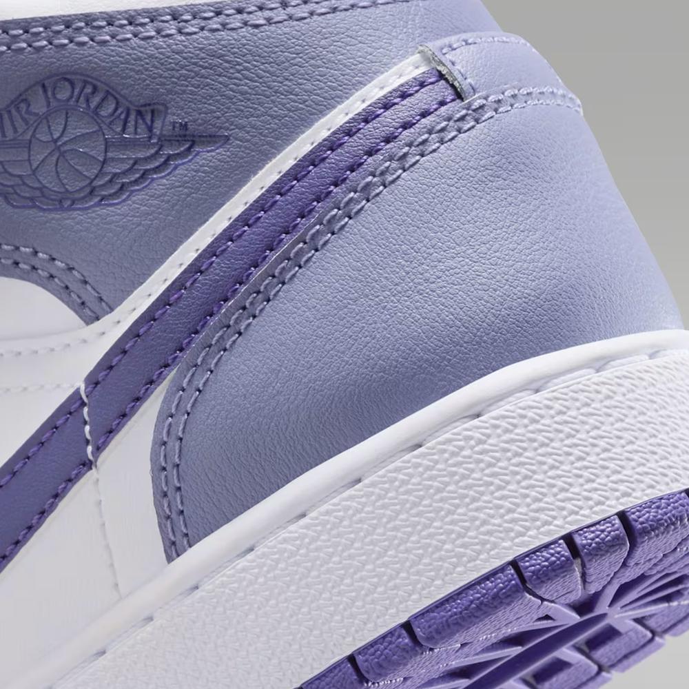 Buty młodzieżowe Nike Air Jordan 1 Mid DQ8423-500 - biało-fioletowe