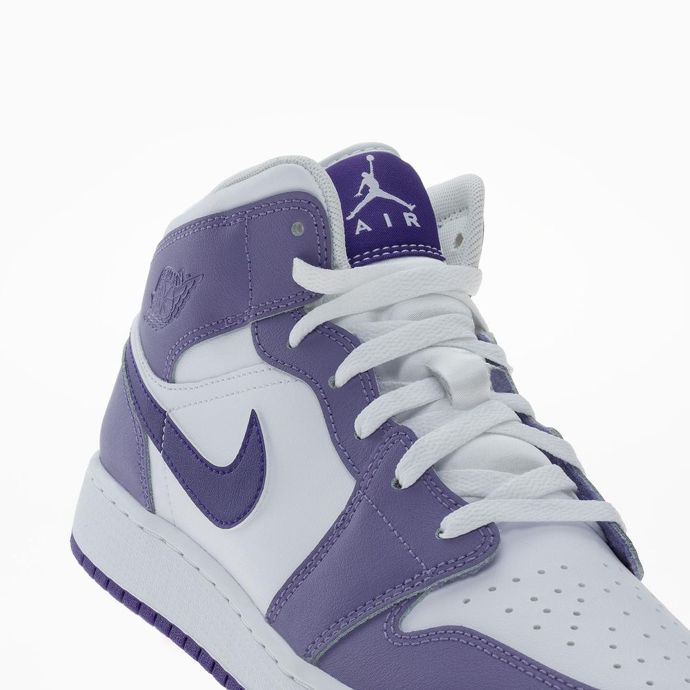Buty młodzieżowe Nike Air Jordan 1 Mid DQ8423-500 - biało-fioletowe