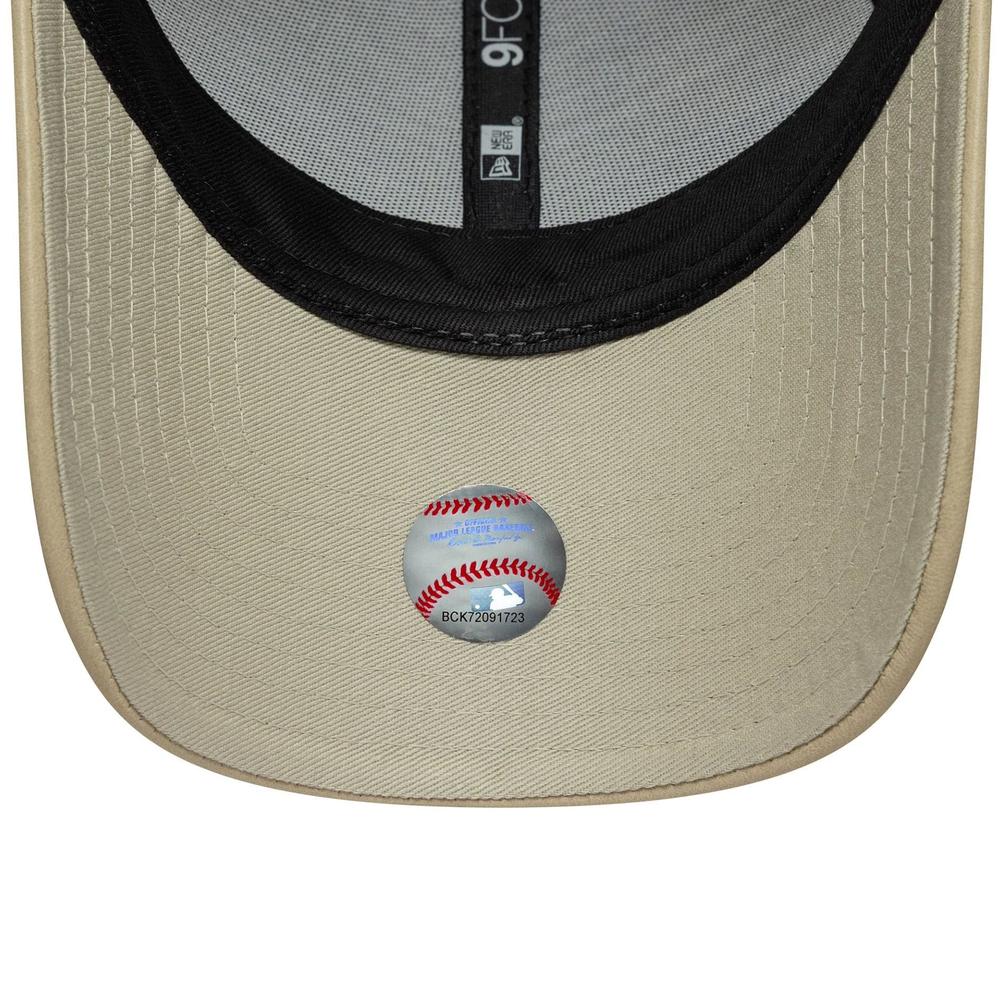 Czapka damska New Era New York Yankees MLB PU 9FORTY 60771752 - beżowa