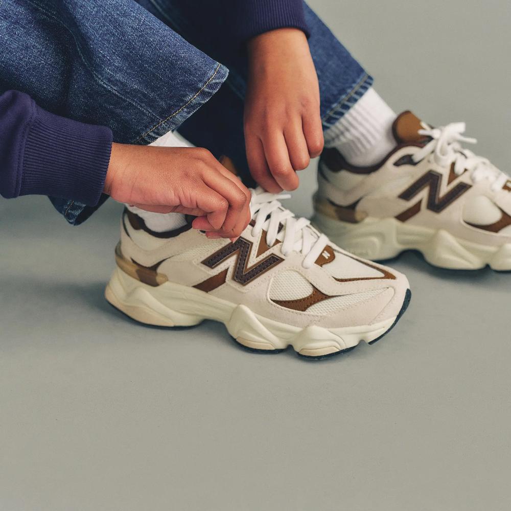 Buty młodzieżowe New Balance G90609SI - beżowe