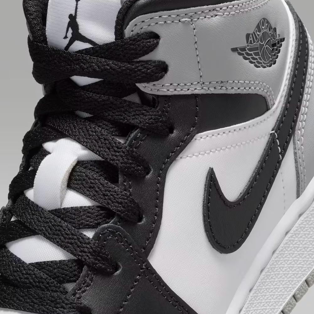 Buty młodzieżowe Nike Air Jordan 1 Mid DQ8423-101 - biało-czarne