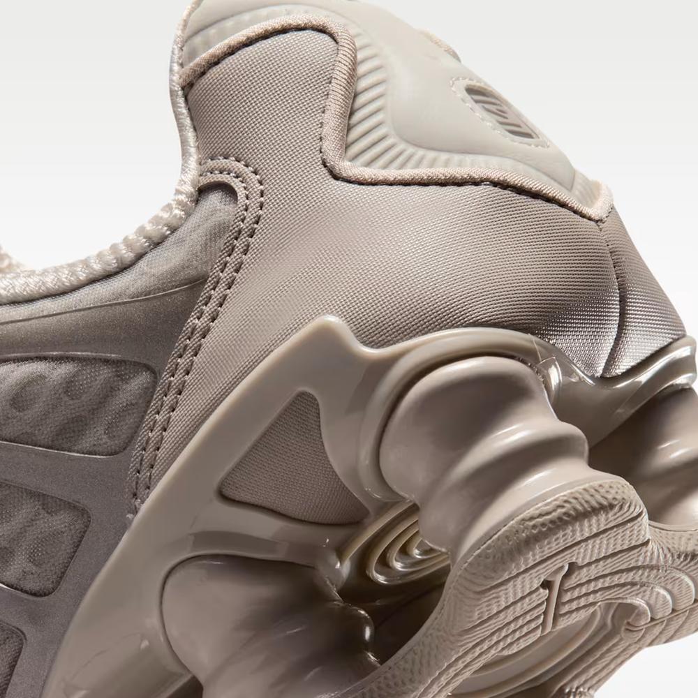Buty damskie Nike Shox TL AR3566-204 - beżowe