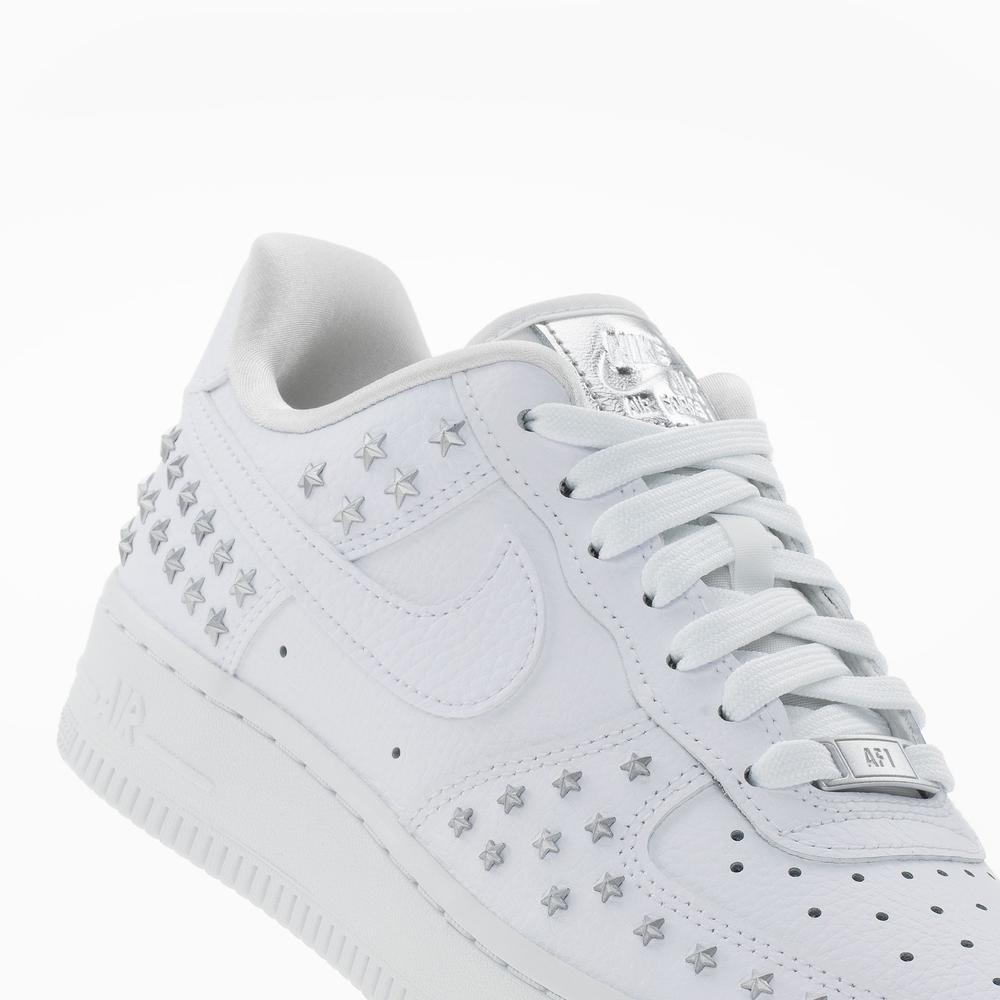 Buty damskie Nike Air Force 1 '07 XX Studded AR0639-100 - białe