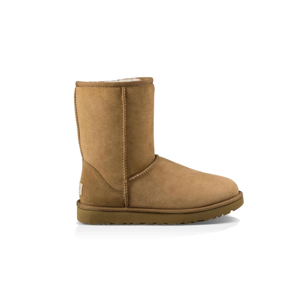 UGG W CLASSIC SHORT II > 1016223-CHE