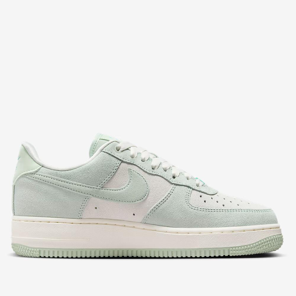 Buty damskie Nike Air Force 1 '07 SE HQ1497-099 - zielono-białe