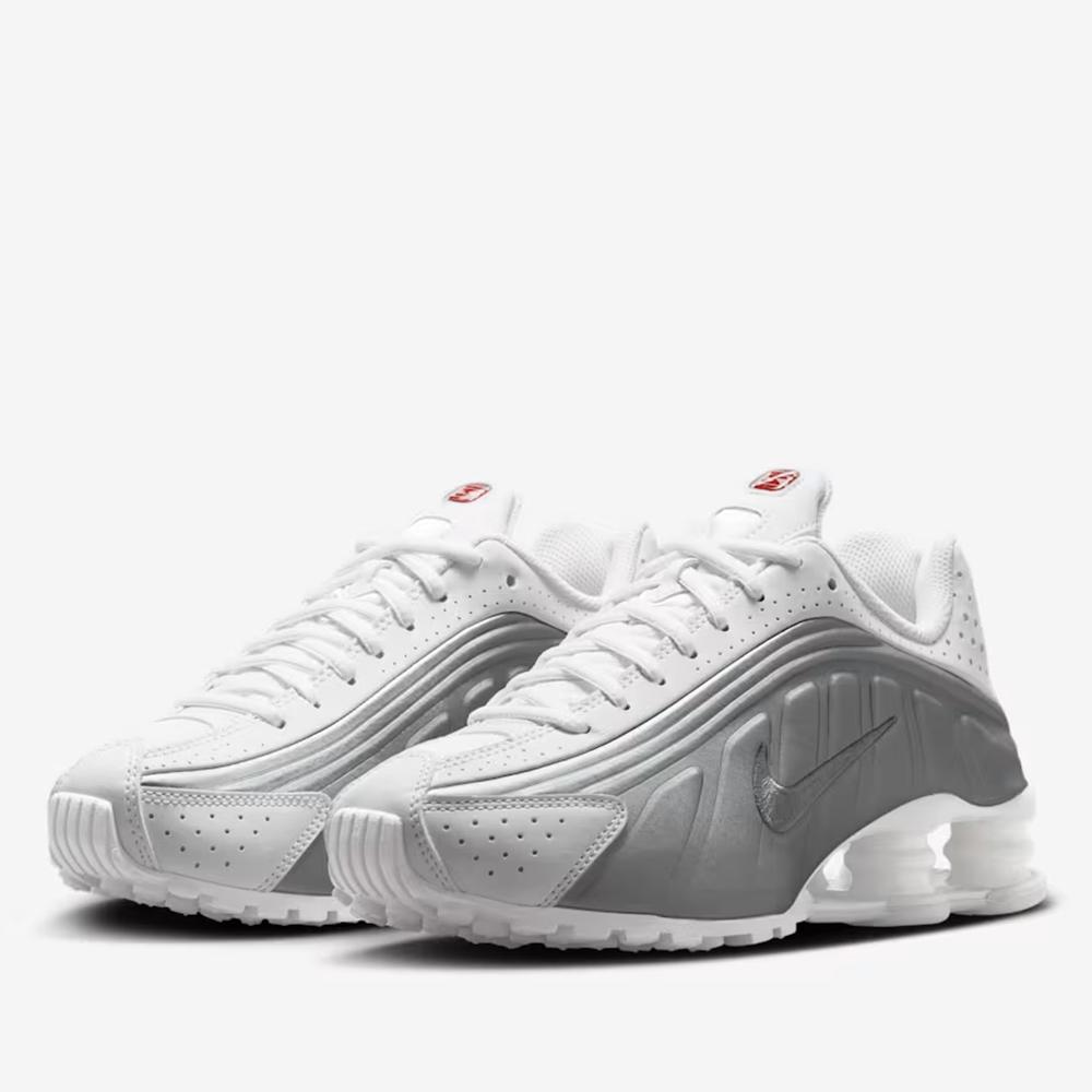 Buty młodzieżowe Nike Shox R4 CW2626-101 - biało-szare