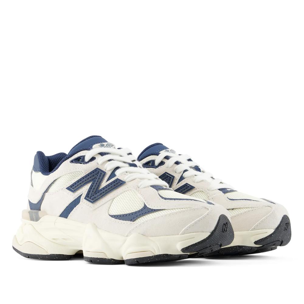 Buty młodzieżowe New Balance G90602JM - beżowe
