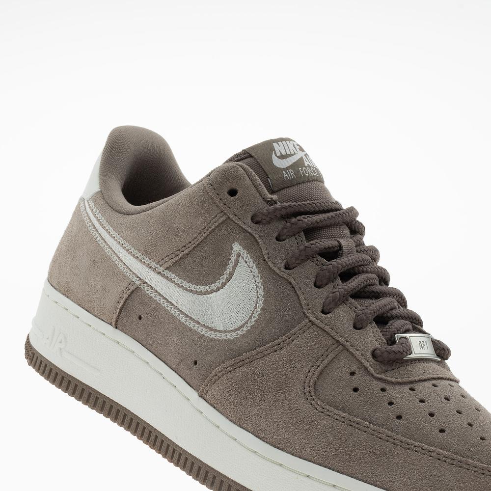 Buty męskie Nike Air Force 1 '07 HJ4465-200 - brązowe