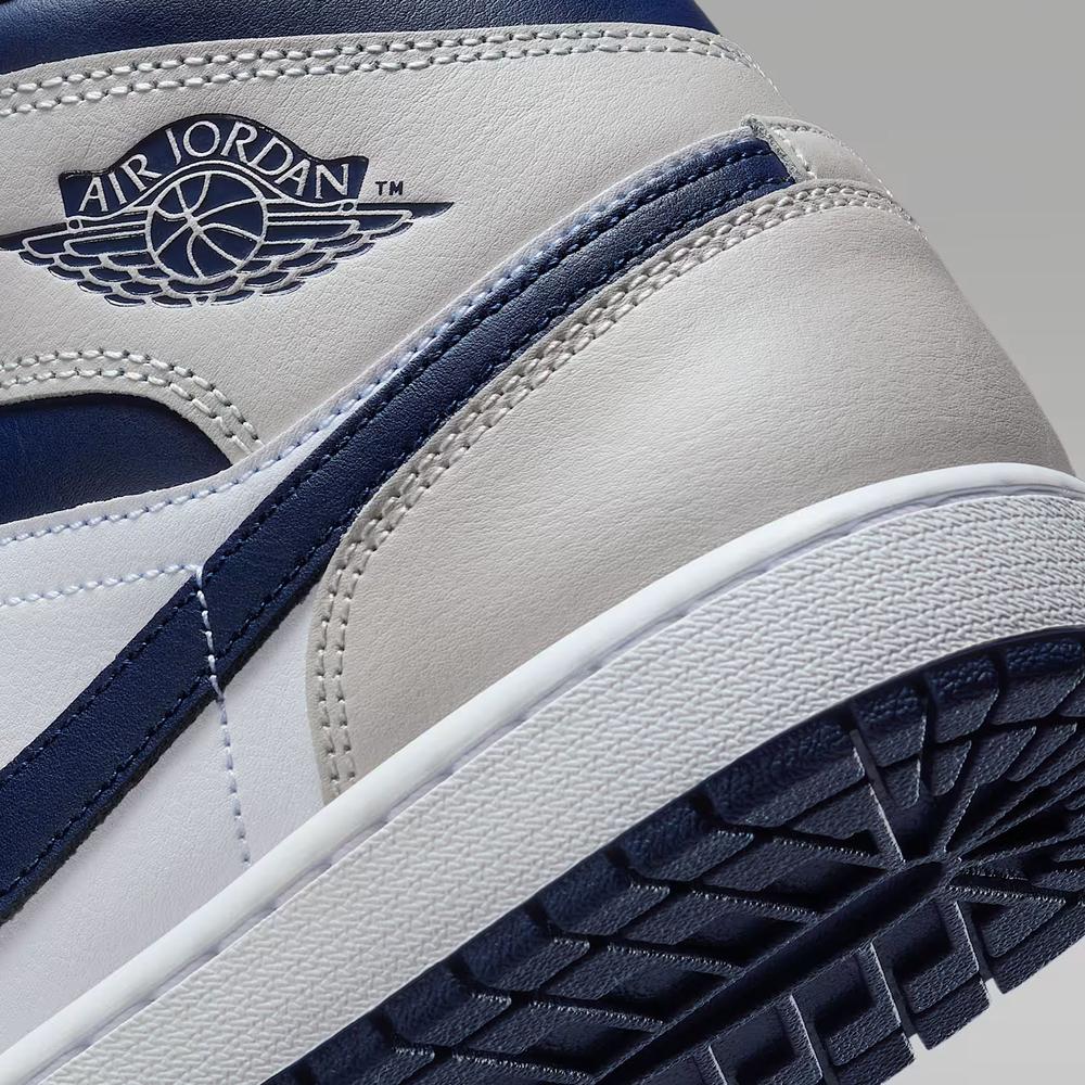 Buty męskie Air Jordan 1 Mid DQ8426-146 - biało-granatowe