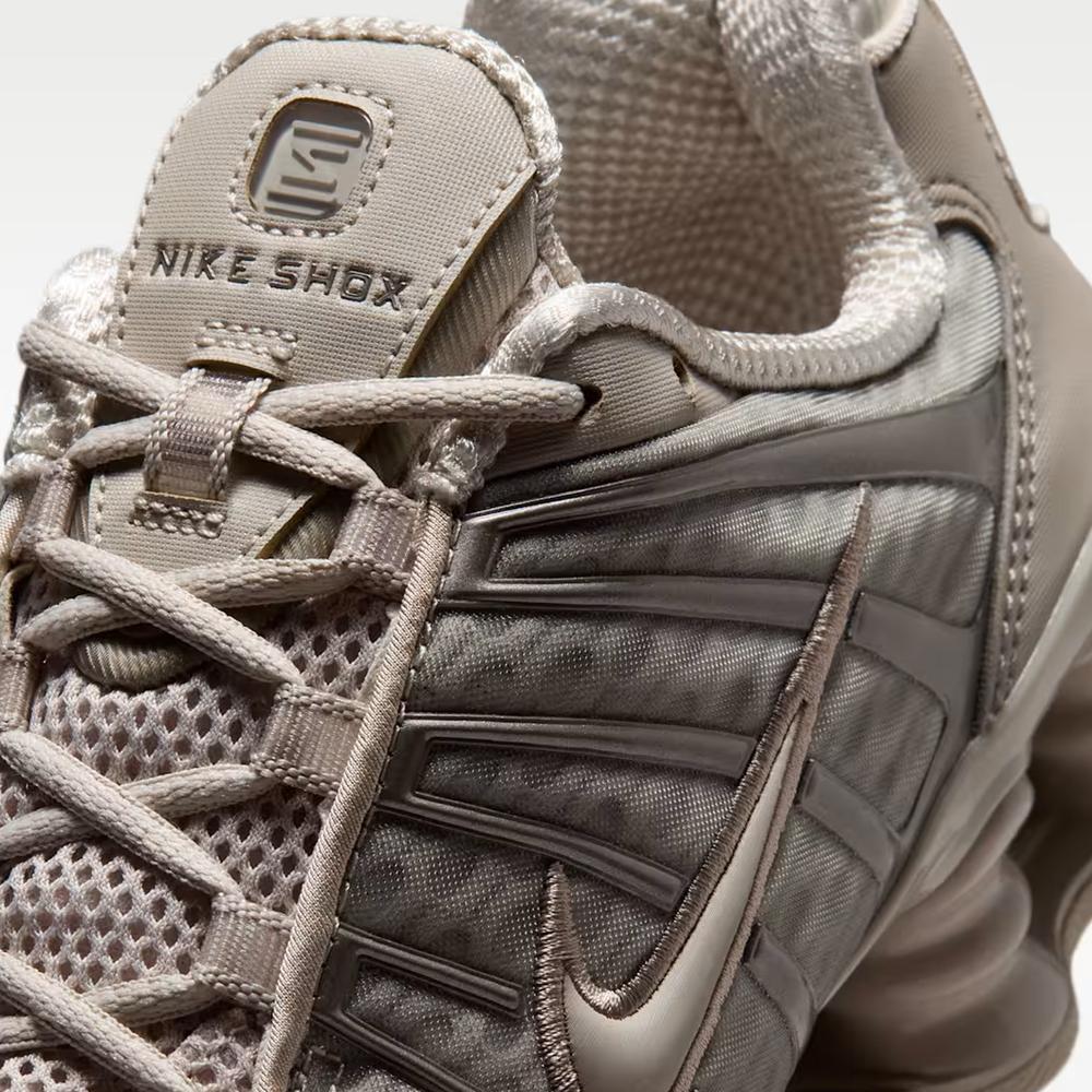 Buty damskie Nike Shox TL AR3566-204 - beżowe