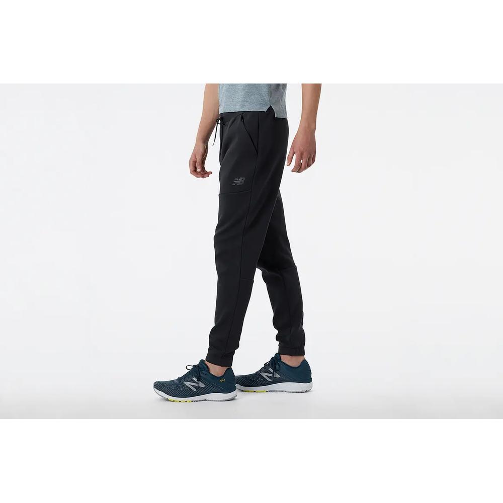 Spodnie dresowe New Balance MP21143BK - czarne