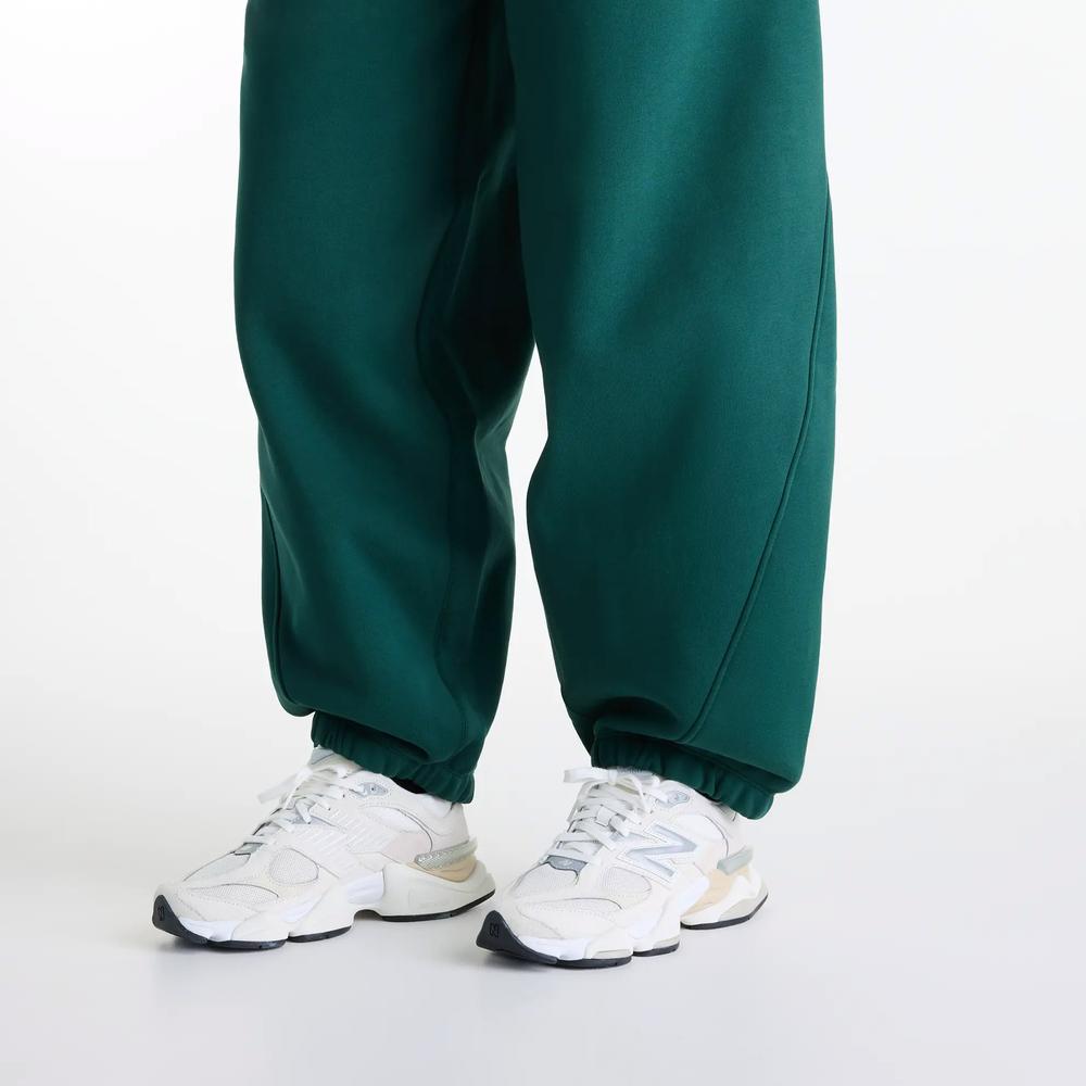 Spodnie damskie New Balance Athletics WB62L0NLNOG - zielone
