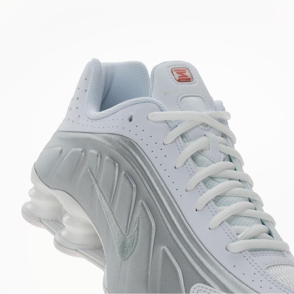 Buty młodzieżowe Nike Shox R4 CW2626-101 - biało-szare