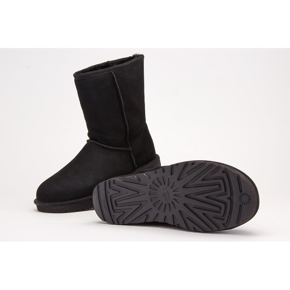 UGG W CLASSIC SHORT II > 1016223-BLK