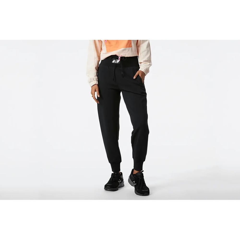 Spodnie New Balance WP21503BK - czarne