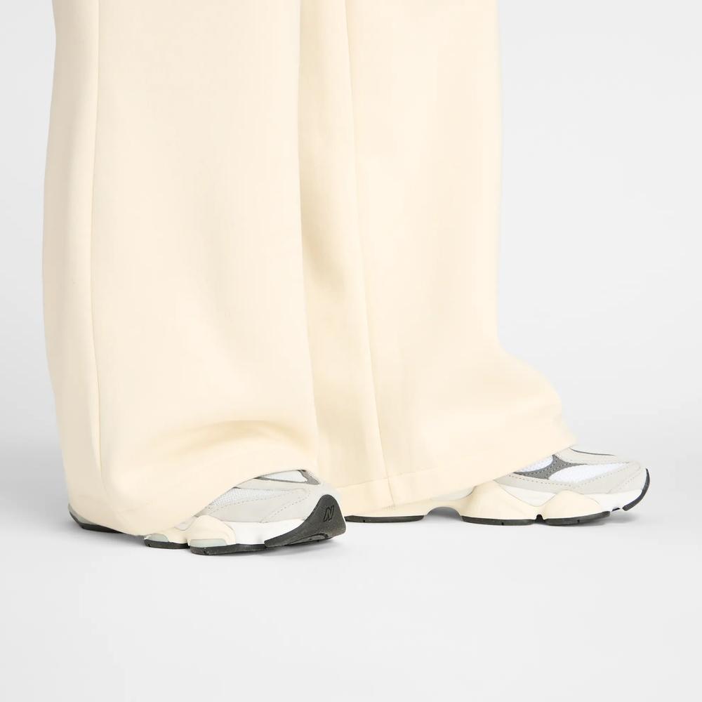 Spodnie damskie New Balance WP53903LIN - beżowe