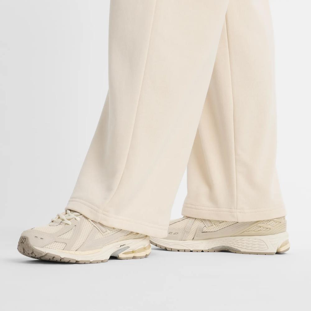 Spodnie damskie New Balance WP51503LIN - beżowe