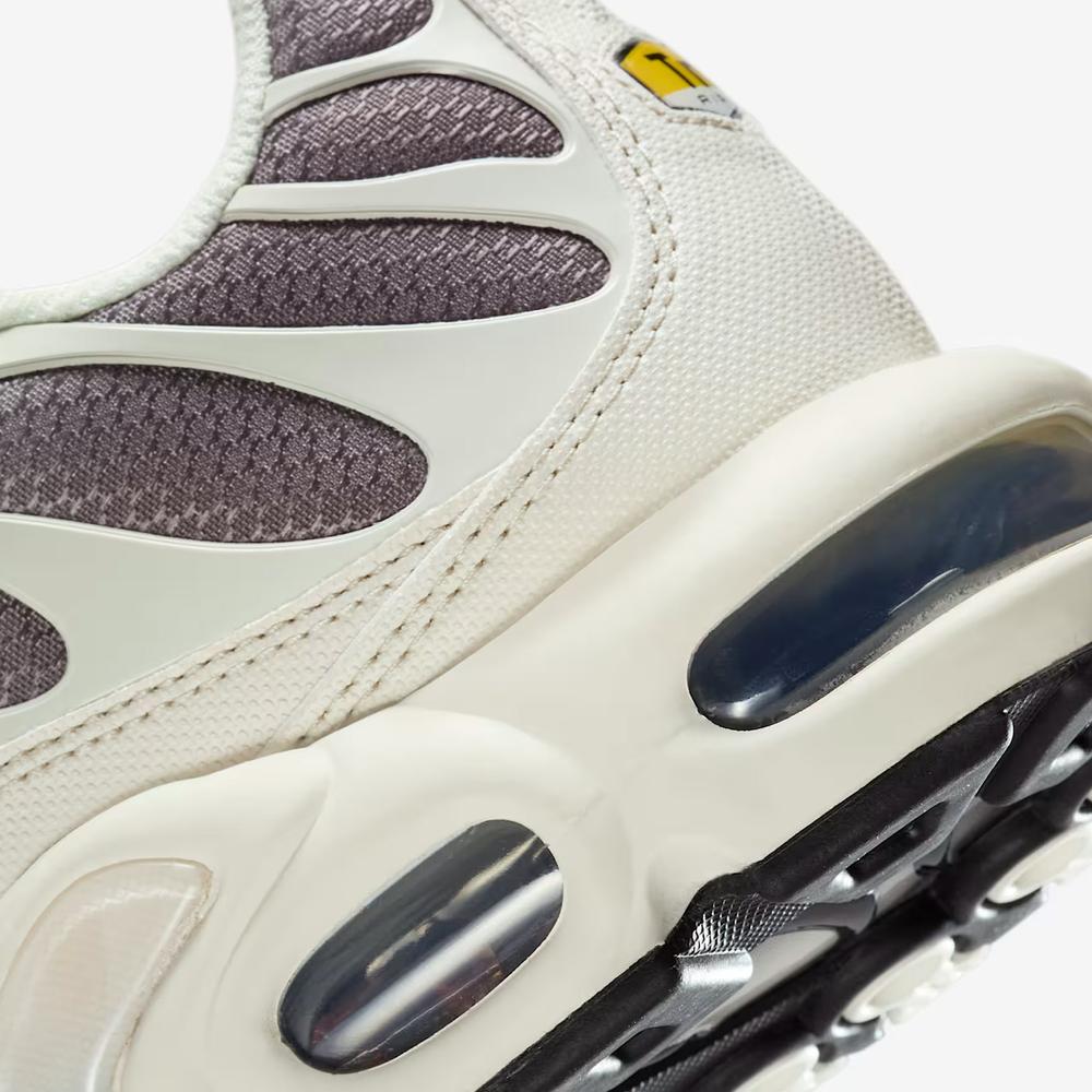 Buty męskie Nike Air Max Plus DM0032-106 - białe