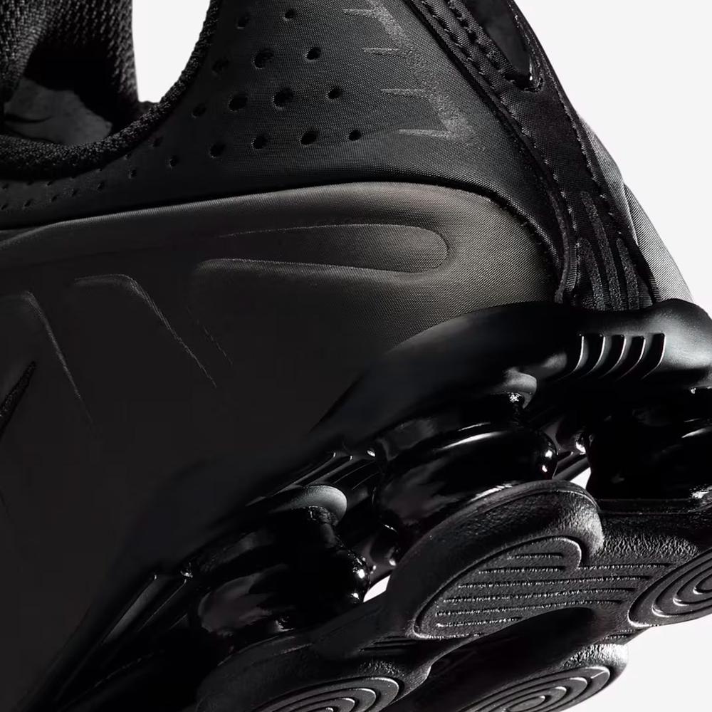 Buty młodzieżowe Nike Shox R4 CW2626-003 - czarne