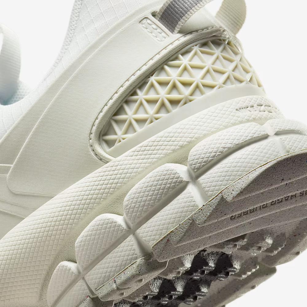 Buty damskie Nike Zoom Vomero Roam HV6410-100 - białe