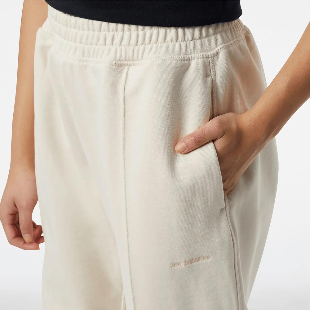 Spodnie New Balance WP23553GIE - beżowe