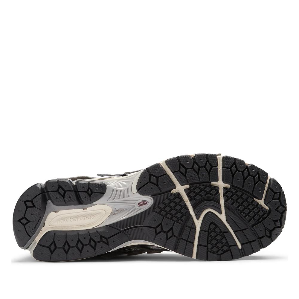 Buty New Balance M1906AD - srebrne