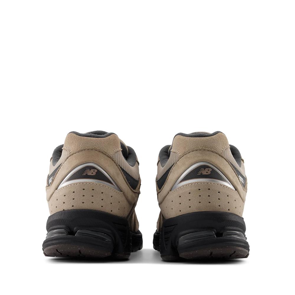 Buty New Balance M2002REG - brązowe
