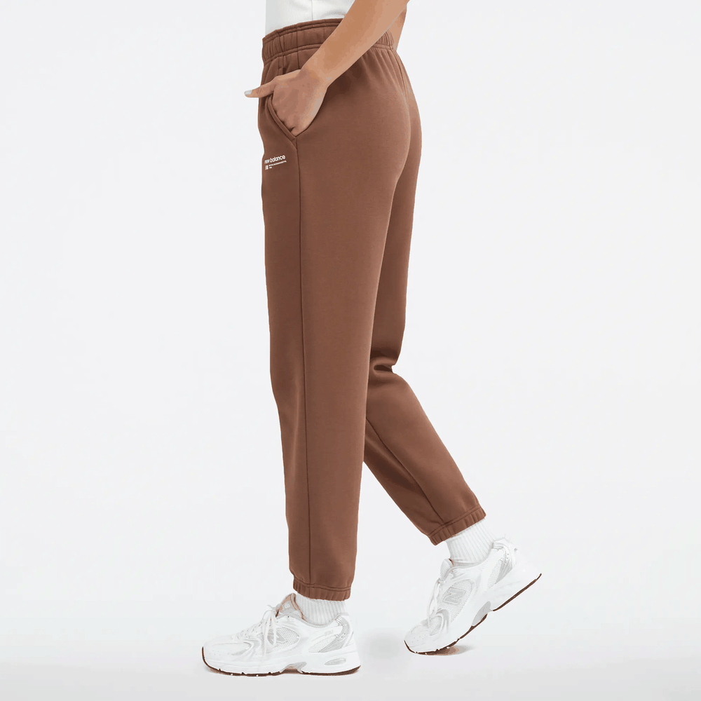 Spodnie New Balance WP33513PNC - brązowe