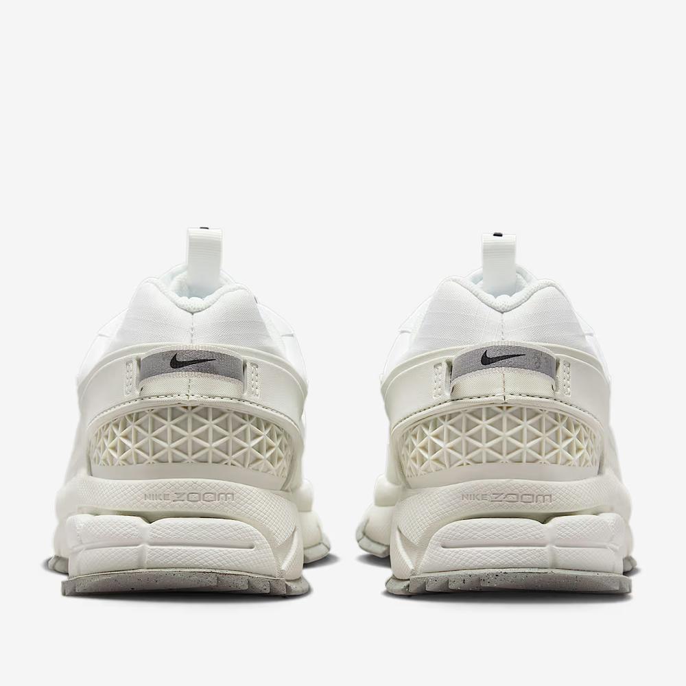 Buty damskie Nike Zoom Vomero Roam HV6410-100 - białe