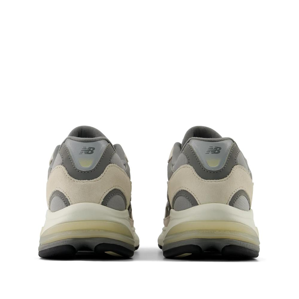 Buty unisex New Balance U20106JO - beżowe