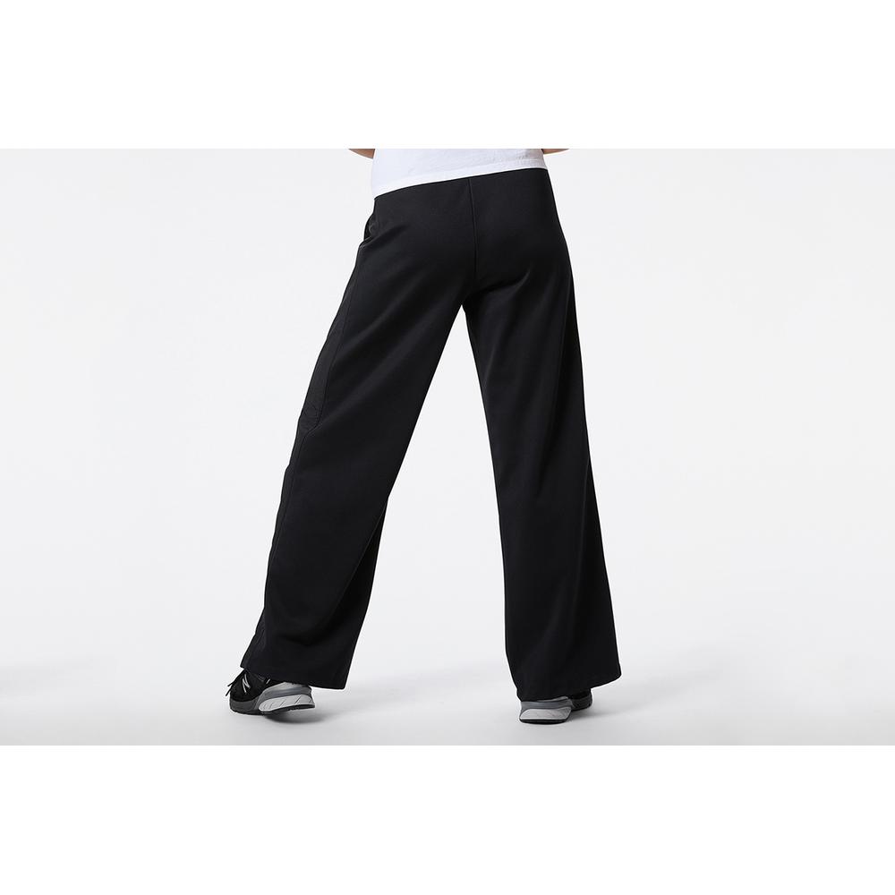 Spodnie dresowe New Balance WP21502BK - czarne