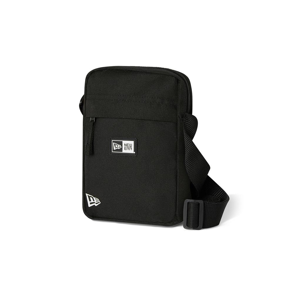 NEW ERA ESSENTIAL BLACK SIDE BAG > 12380950