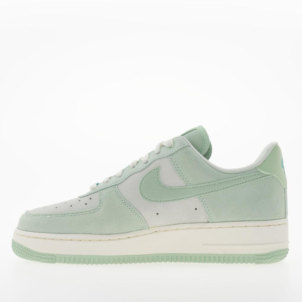 Buty damskie Nike Air Force 1 '07 SE HQ1497-099 - zielono-białe