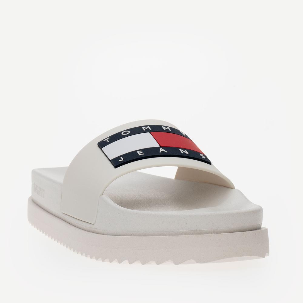 Klapki Tommy Jeans Elevated Flatform EN0EN02451-YBL - białe