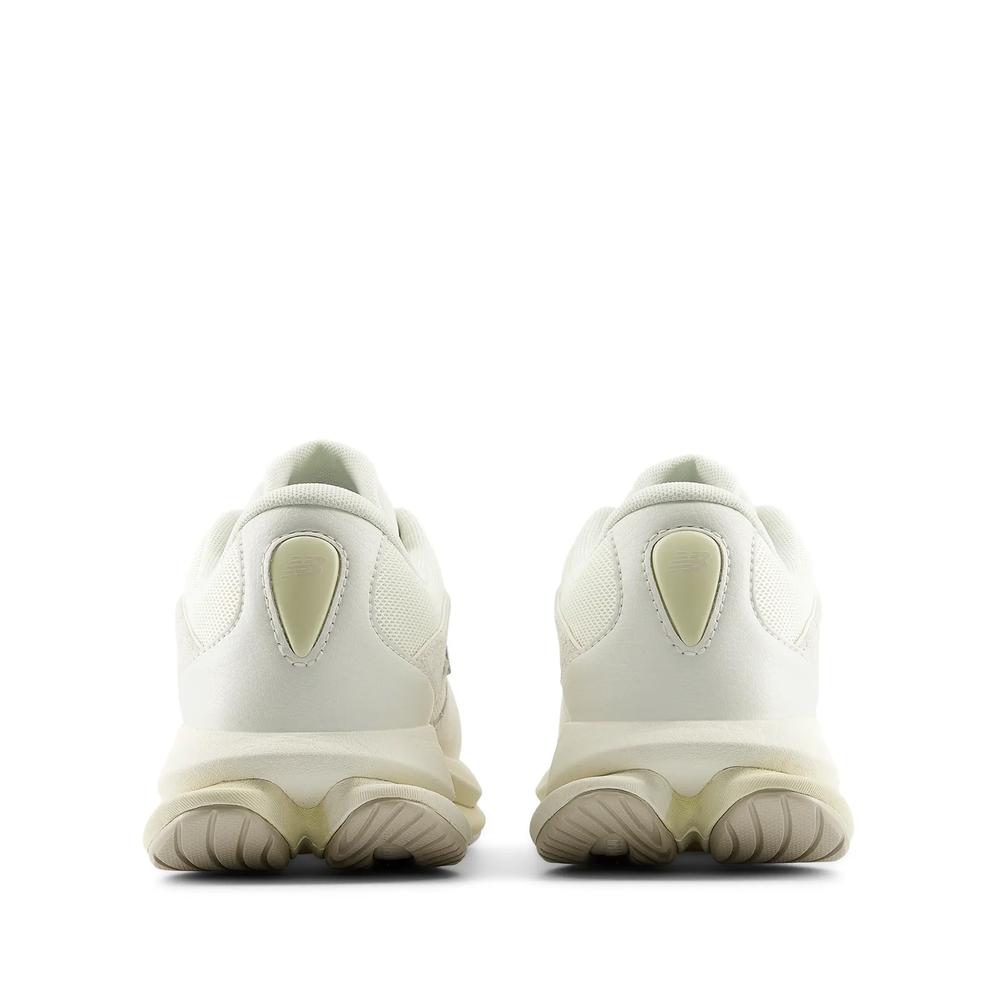 Buty unisex New Balance UTFOA4U0 - beżowe