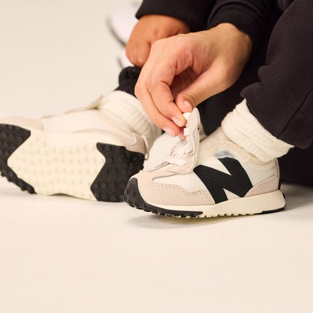 Buty dziecięce New Balance NW327FE - beżowe