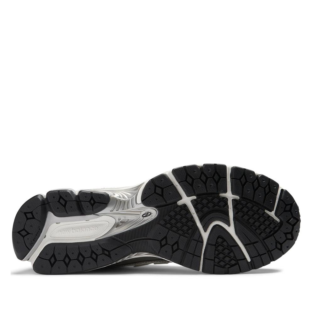 Buty New Balance M1906RER - srebrne