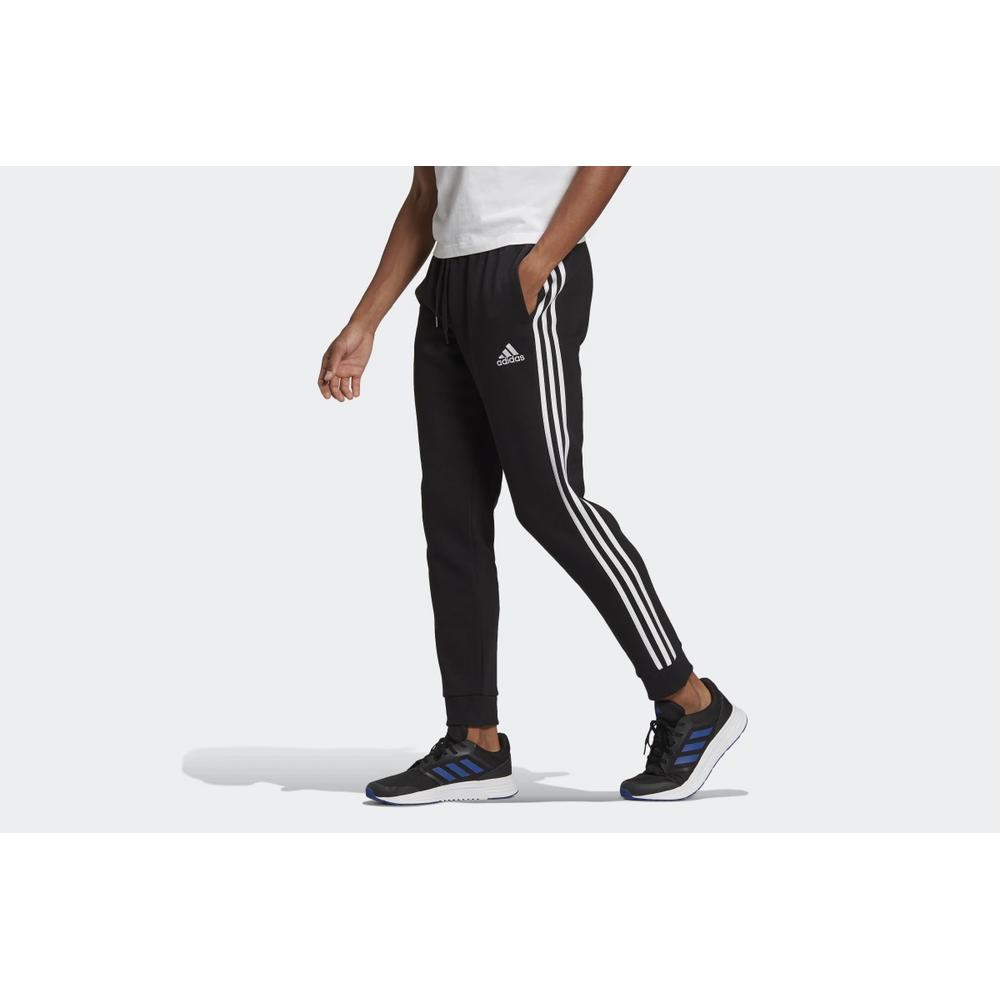 Spodnie adidas Essentials Fleece Tapered Cuff 3-Stripes Pants GK8821 - czarne