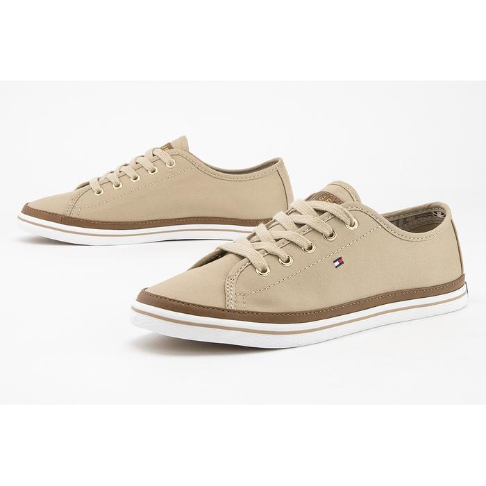 iconic kesha tommy hilfiger