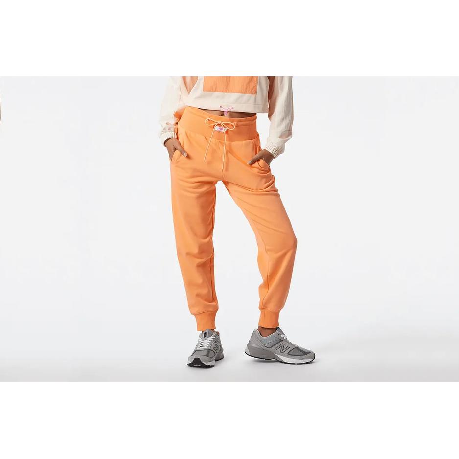 Spodnie dresowe New Balance WP21503PGZ - pomarańczowe