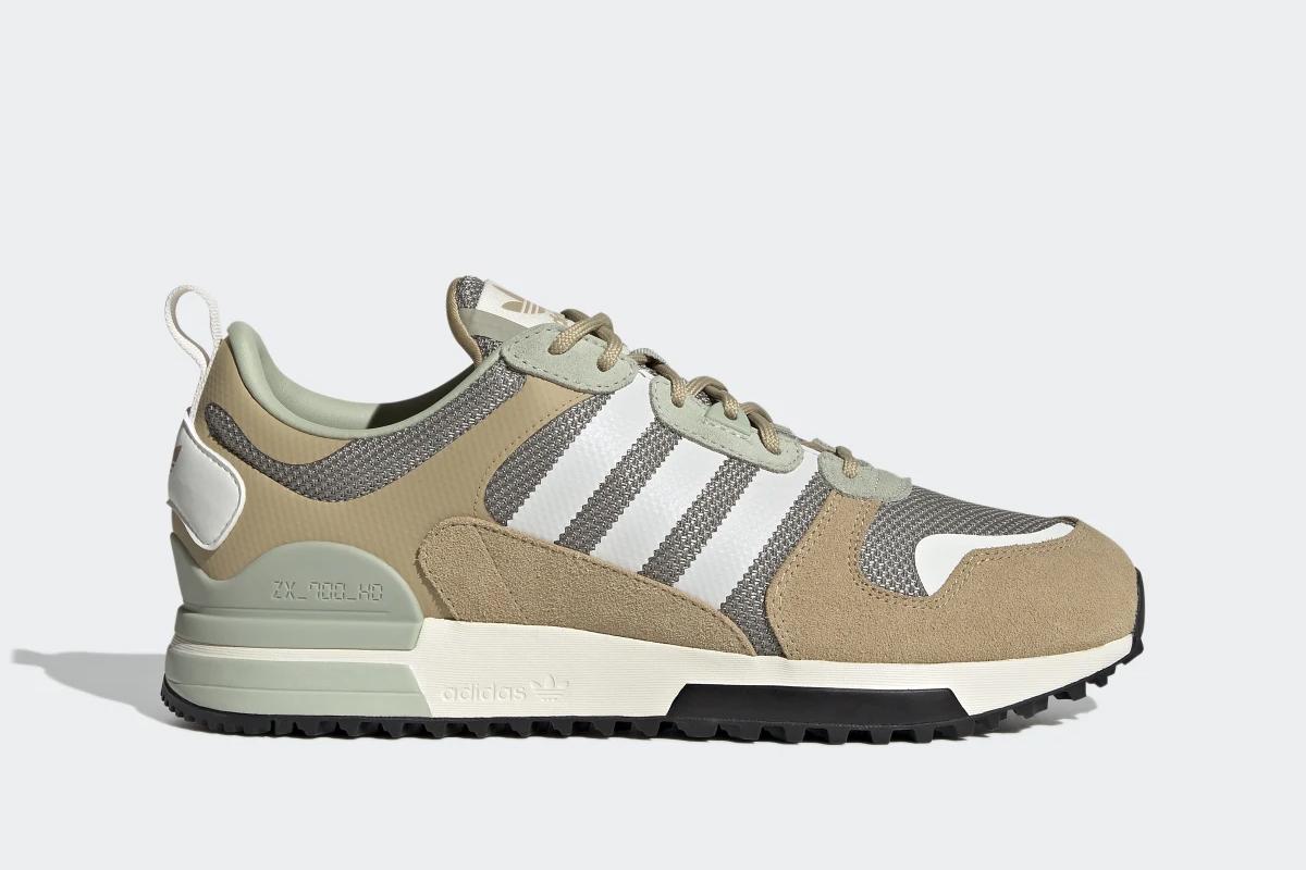 adidasハイカットスニーカー